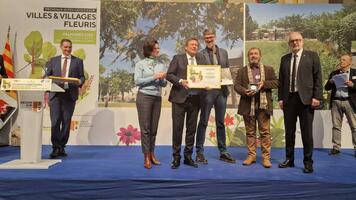 Villes et Villages Fleuris : Châteauneuf de Gadagne renouvelle son label « Une fleur »